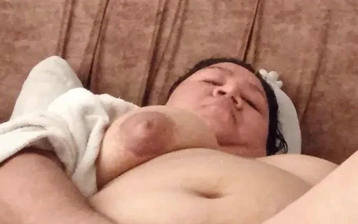 Hiyunamei-bbw: Hiyunamei likes to touch her big pussy for you waiting...