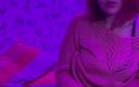 WhoreHouse: Рыжая сучка в свитере доводит себя до оргазма