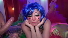 Lily kink: Orgie cu clovn nebun după pulă