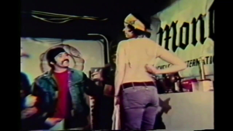 Vintage megastore: Seks threesome hot bareng cewek semok dengan memek berbulu (film lengkap)