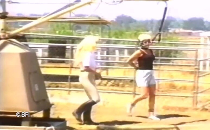 Slave Seks: Vintage farm slave girls.