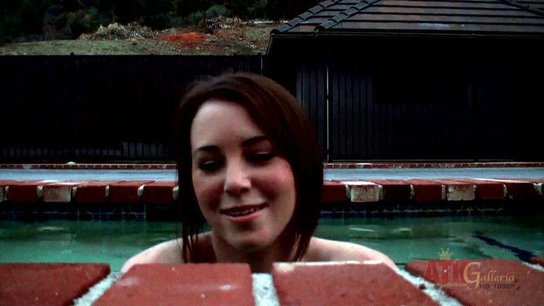 ATKIngdom Fans: Ashley Shannon entrevistada en la piscina
