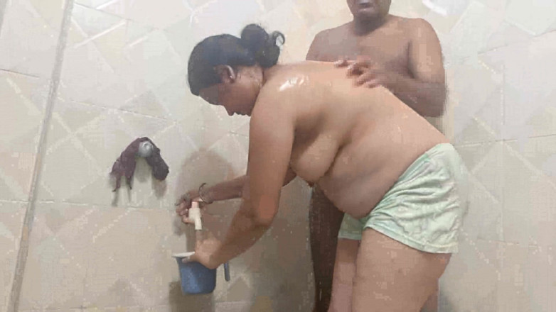 Sexy sindu: Sexy Sindu en el baño sexo con amante