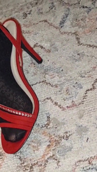 Blowjob rakaman dekat Selena, bergambar kaki dan menyembah