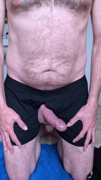 大きな未切除のペニスが友人のバスルームでマスターベーション、エッジング、エジング、エッチな話し方、そしてイキ - ロッカードグランズ 203