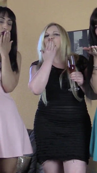 3 bi-girls need dicks for fuck-party - Part 1
