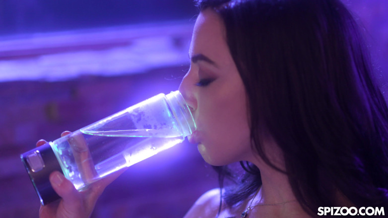 Spizoo: Whitney Wright Squirts on Client's Body While Getting Fucked Well