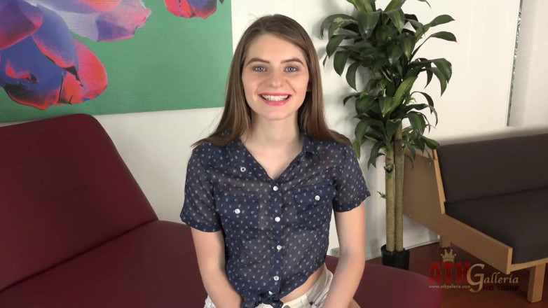 ATKIngdom Fans: Interview und striptease mit Alice March