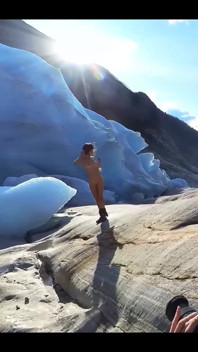 Do You Want to See How This Spontaneous Glacier Photo-shooting Turned Out?