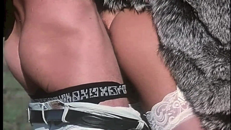 Inhonorof porn: Onder de vacht een harige kut om te neuken
