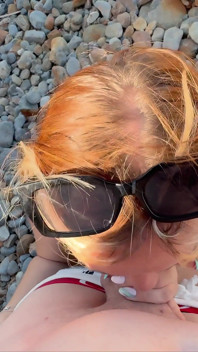 Tuż na plaży! Głębokie gardło na zewnątrz Ekstremalne