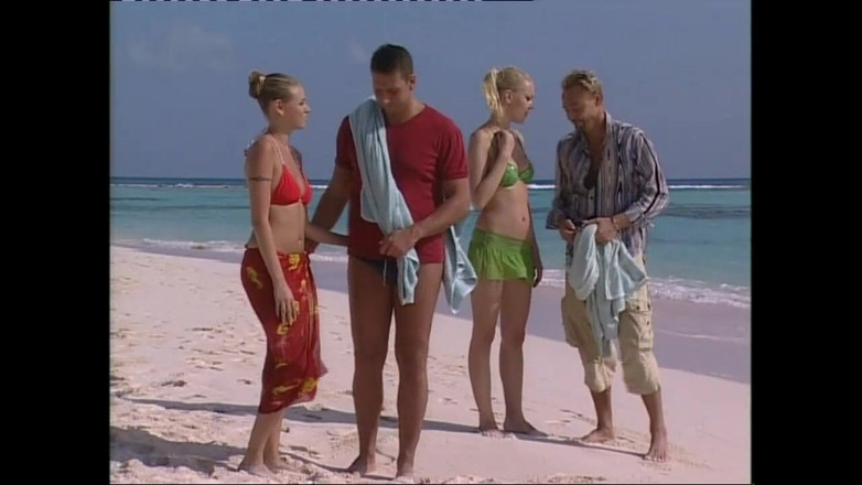 Cinema X: 素晴らしいブロンドの淫乱女が巨大なチンポに乗って楽しむ