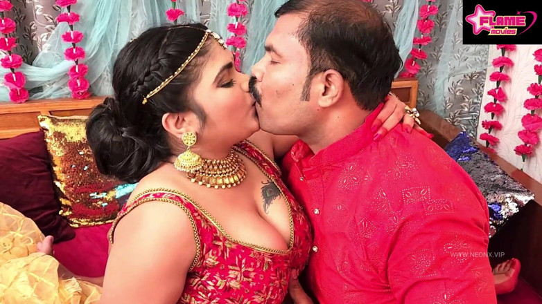 DesiHeat Studio: Pyasi Dulhan en sexo duro con marido