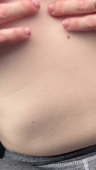 Horny Teen Girl Masturbates in Car