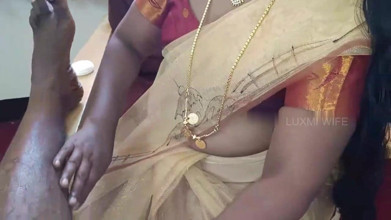 Luxmi Wife: Chithi / Chaachi in Sexy Sari Ficken - Teil 1 | Faphouse