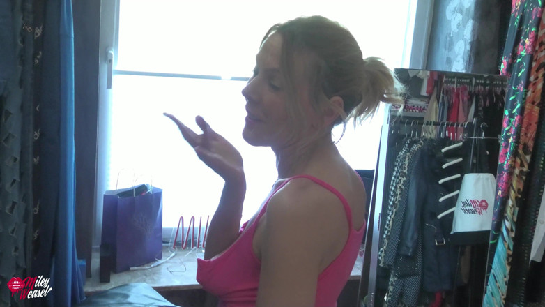 Miley Weasel: Blondă fierbinte cu buttplug excitat în fund devine grasă creampie