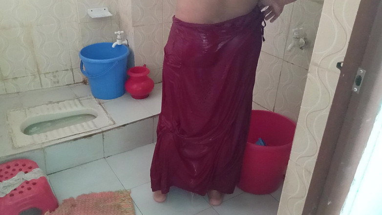 Sumahomesex: Yenge tuvalette elbise değişikliği bu videoyu kaydediyorum
