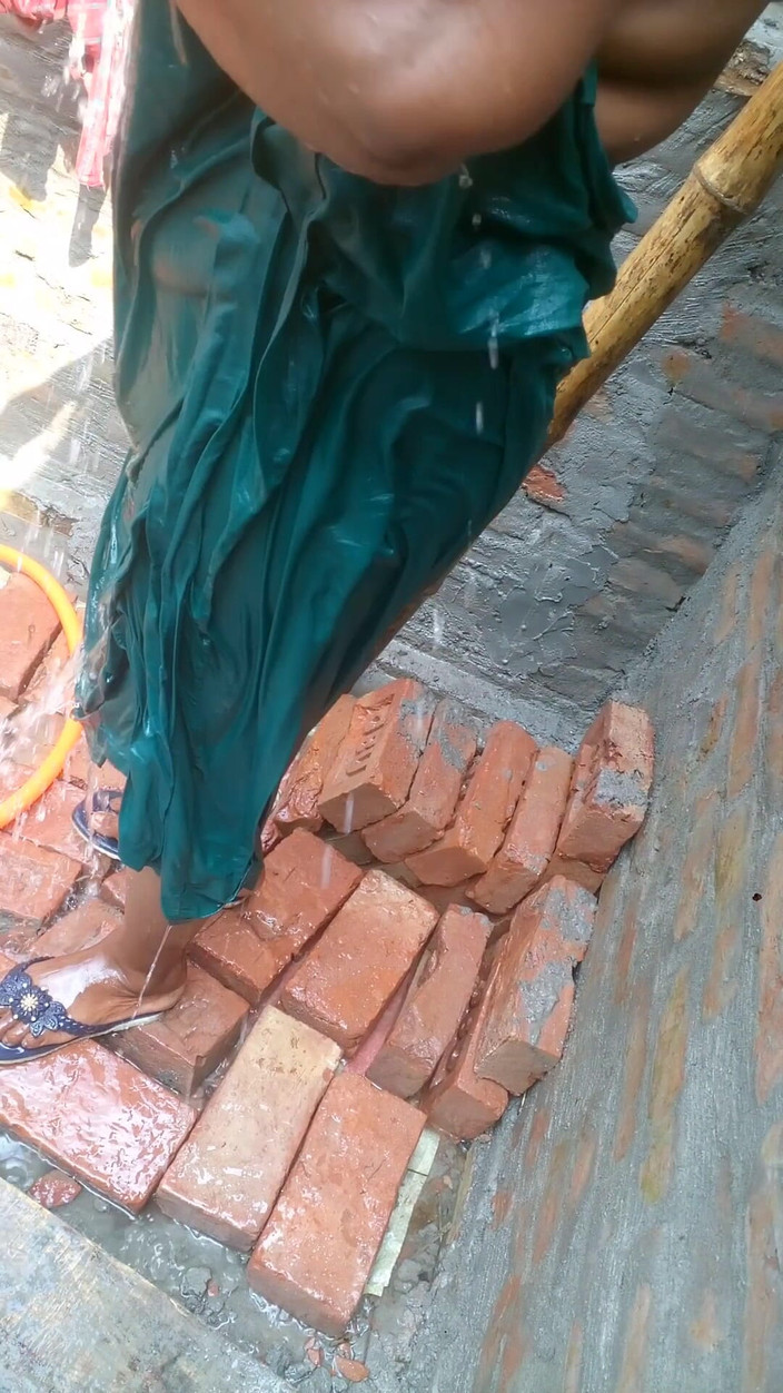 Sadia vabi: サディアはとてもセクシーな女の子です 彼のマンコを見せる