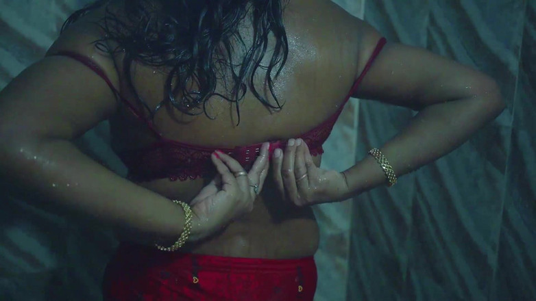 BIREA: Sexy Jhuma Boudi Sex, část 4 po šukání se dvěma přáteli, jsem byla šukat...