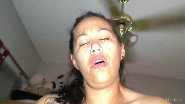 Meretblack: Iubitul ei o fute cu vaginul lui păros și ea îi suge...