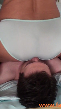 MILF Facesitting