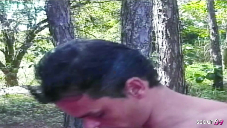 Shemale TS Collection: Černá Shemale s obrovským ptákem ošukaná venku kluky