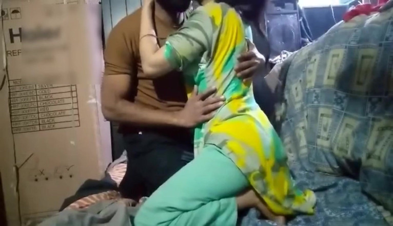 Dasi couple: Pakistani Home Alone Stepsister in Law