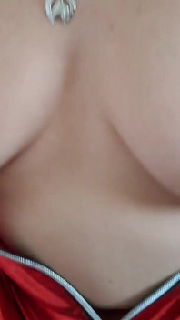 Excitée En Rouge