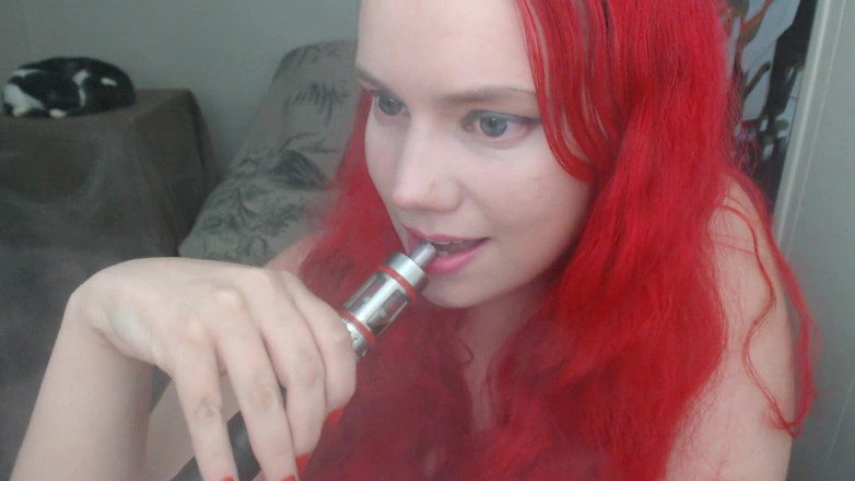 Scarlet Vixen: Flirty Vaping