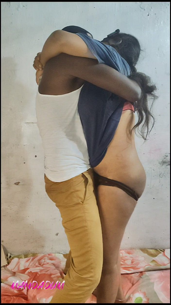 Mandadum: Komşus un evine geldi ve adam onu sikti.