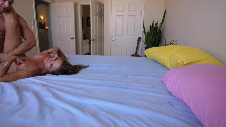 Sensual productions: Goregous Braziliaanse milf laat grote pik diep binnen klaarkomen