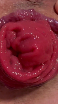 Beyaz naylon çoraplı göt yayılı yakın çekim sarkma ve ayak gösterisi