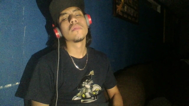 AlexAlejandro13: Éjaculation en solo sur le web