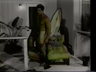 Gays Case: 2人のムラムラした男がアームチェアでゲイセックスを楽しむ