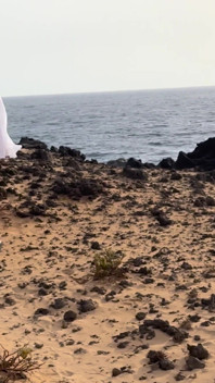 Mis Grandes Tetas Tailandesas Temblan En El Viento Salado, Pezones Duros Expuestos En La Playa Desnuda