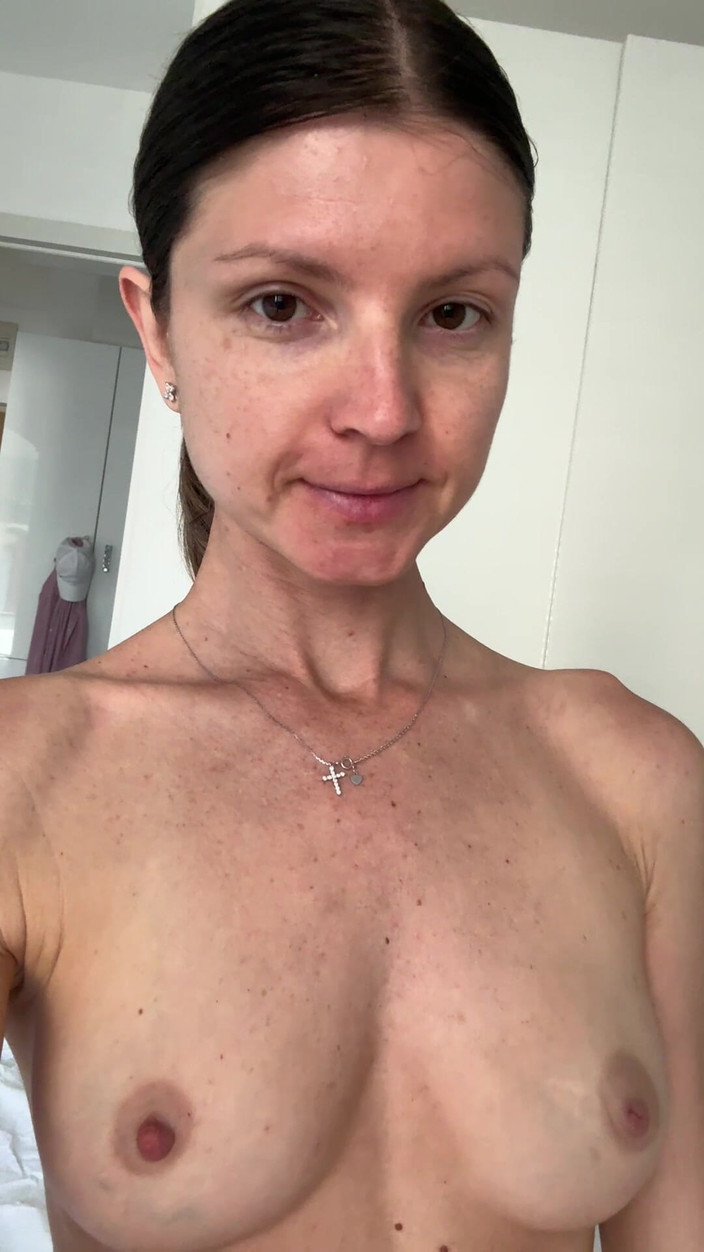 Gina Gerson: Dedos anal en solo