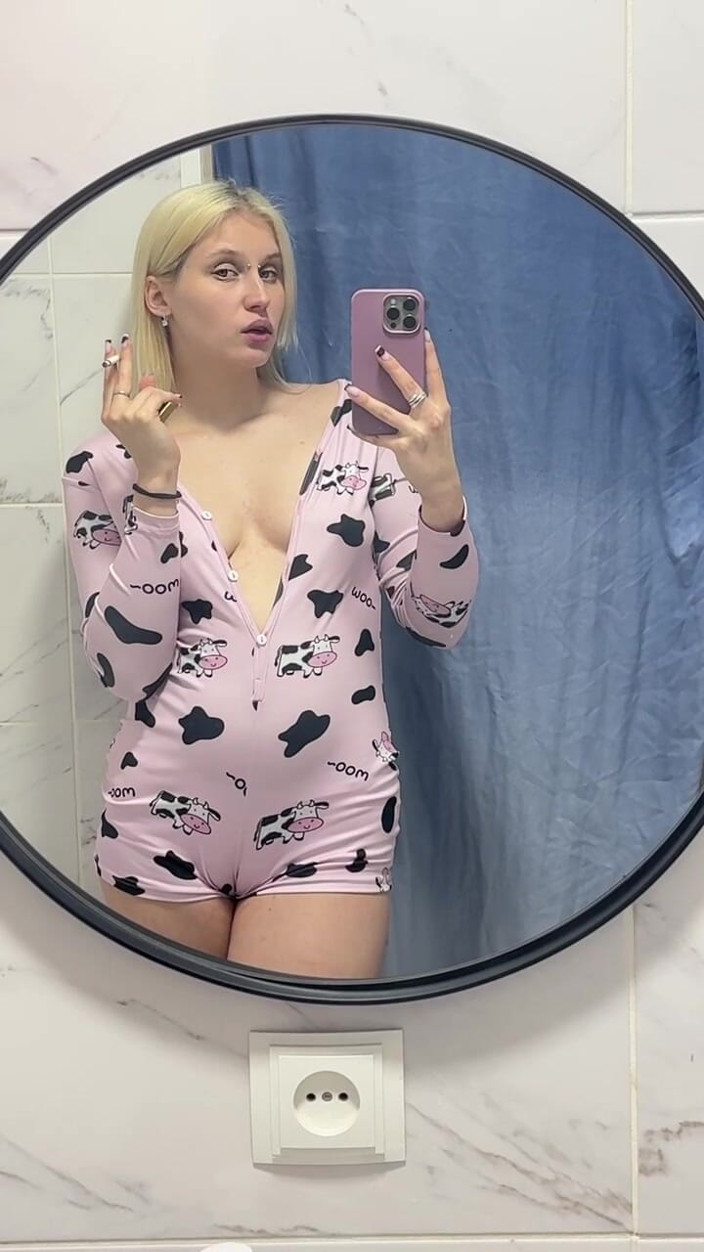 MertyXXX: 담배 다 피우고 나서 자위 할 거야