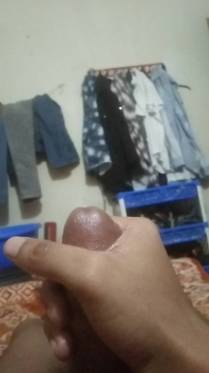Viral_tiktokar: I Got a Handjob in My Room.