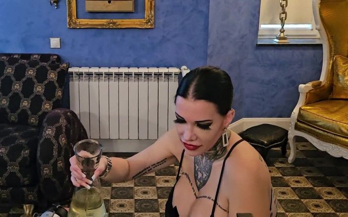 Strict Senz: Senhorita Alessa Milano meu xixi é seu prazer