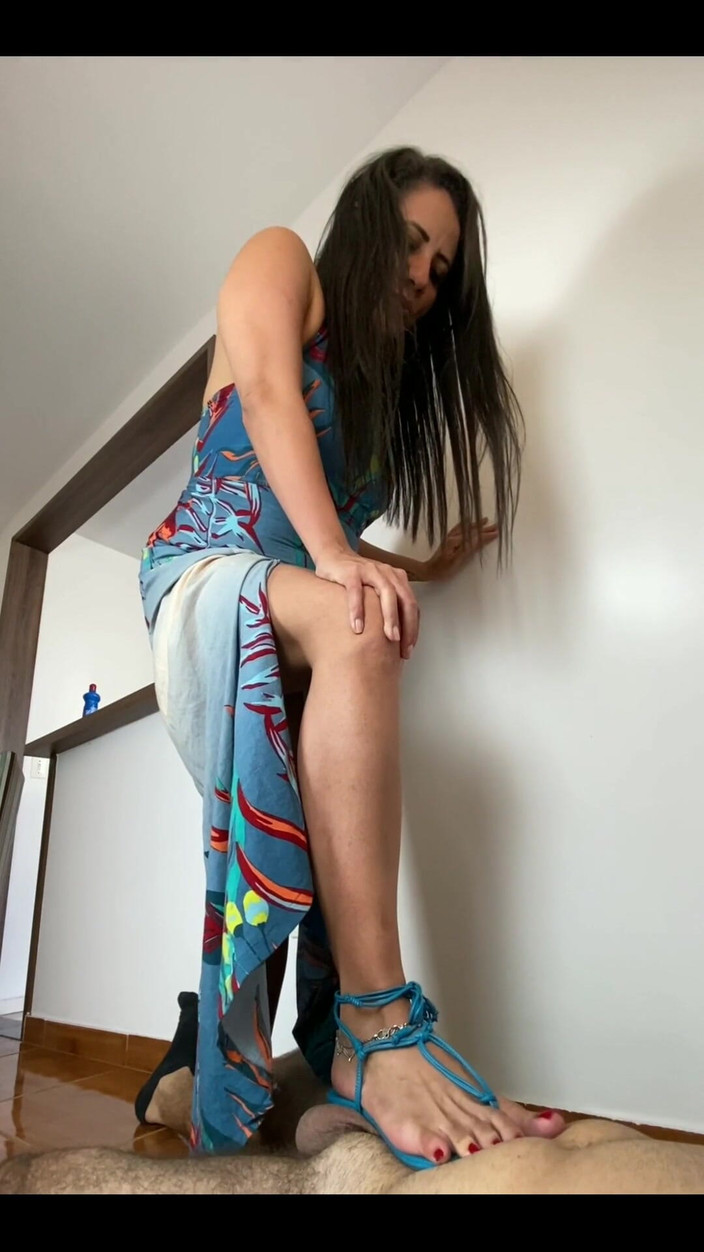 KiffaFeet: Cock crush 7 - dewi kiffa dengan sandal schutz biru seksi 7