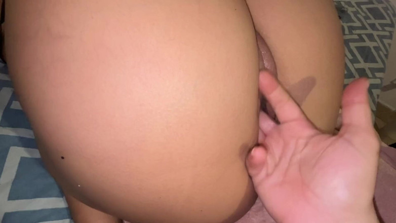 Onlyporn2023: Des lesbiennes baisent des ciseaux