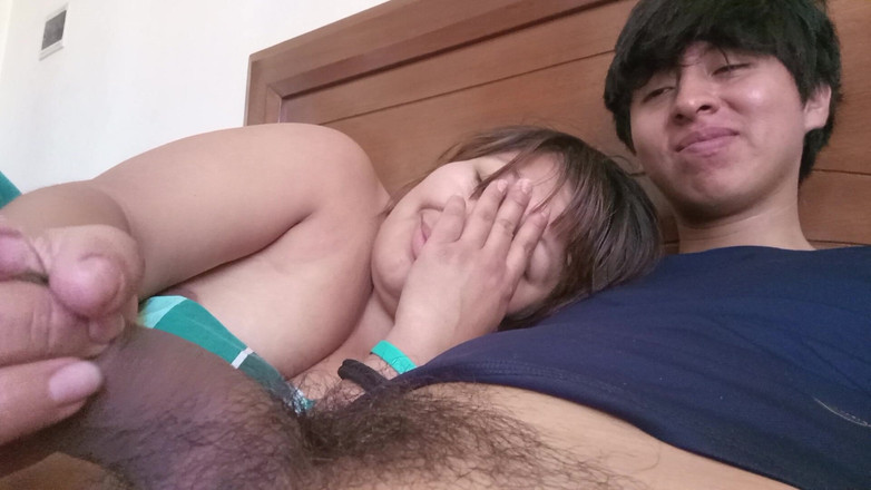 Moo DBOXXX: Mám sex s svobodnou matkou, kterou jsem potkal na Facebooku,...