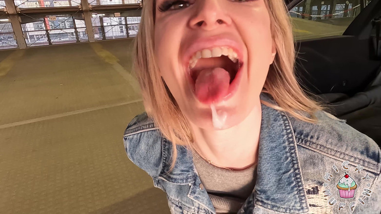Micky Muffin Studio: Děvka na parkovišti Moje první šukání v autě
