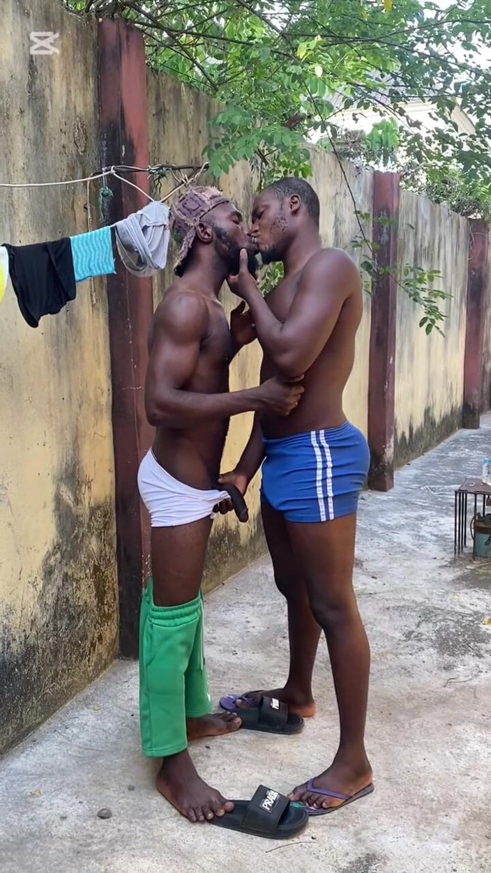 BlackDanie_production: Vrtání na dvorku