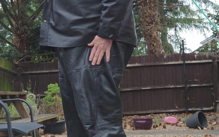 Leatherman63: Early Morning Leather