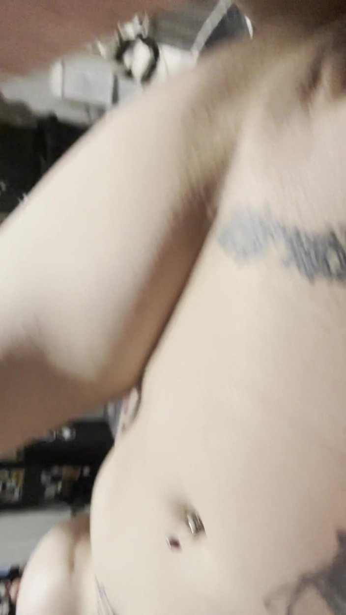Zoey Portland: Gwiazda porno zostaje ostro zerżnięta i spuści