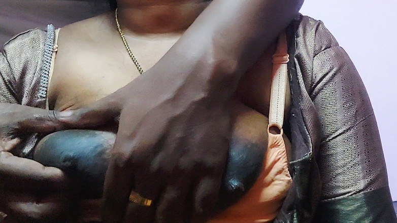 Desi Mohini: 性感德西热 bhabi 与她的仆人发生性关系，一个色情故事