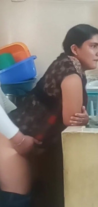 Hausangestellte fickt und lutscht, wenn meine frau abgelenkt wird