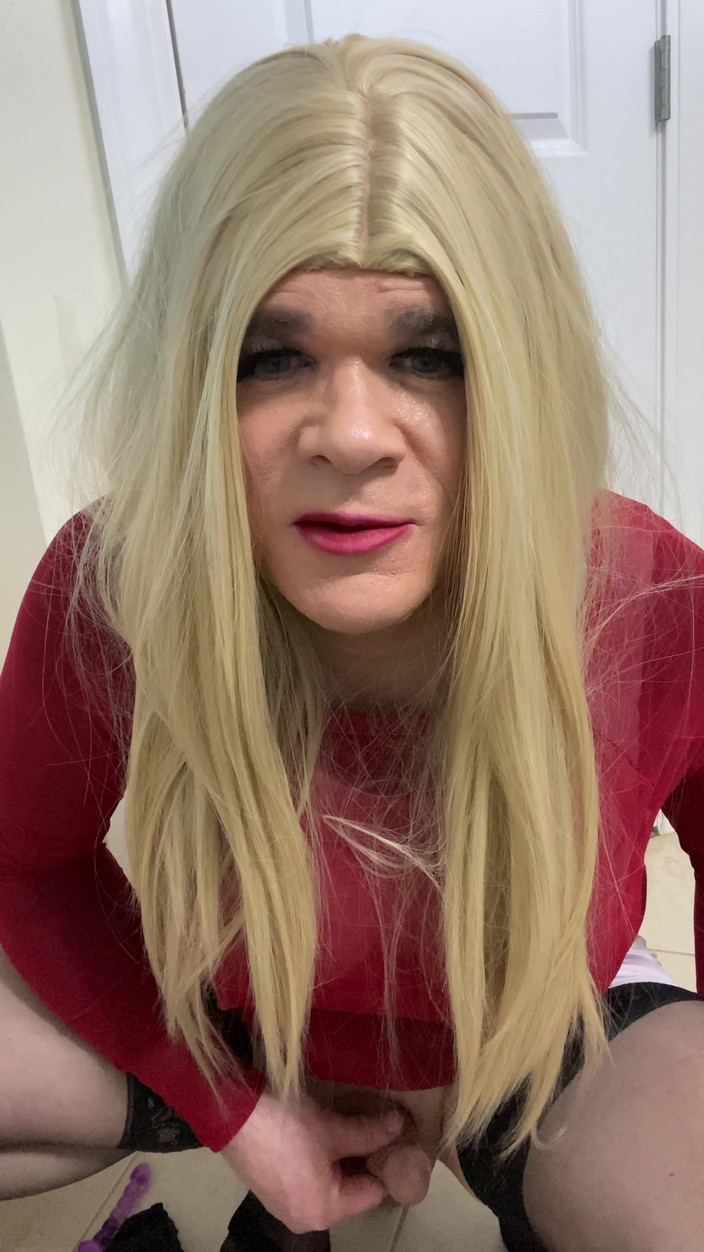 MadisonCD2025: Shemale Amateur wstaje i popisuje się gadanie brudne i pokazując...