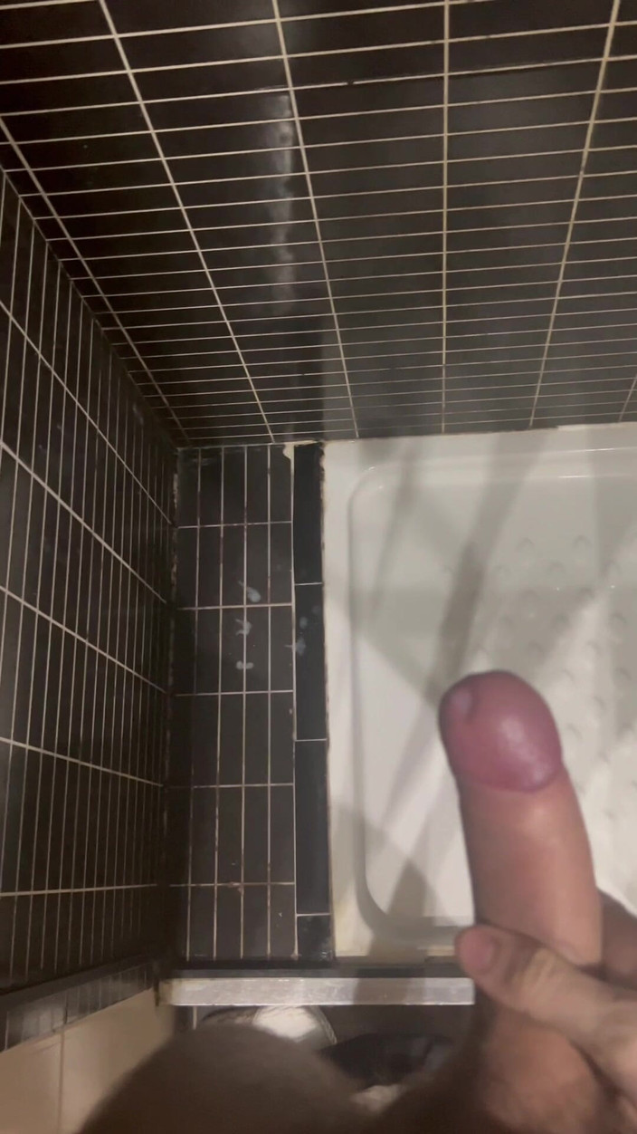 XLNicoo: Kıçımla Oynamak Duşta Boşalmayla Sonuçlanıyor